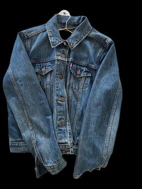 Vintage Levis Premium denim trucker jean jacket Size XL Women blue wash
